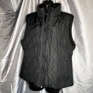 NY&Co zipper vest, lightly padded, in black. Size XL.